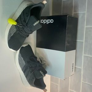 Addidas Questar Flow Dark Grey Creamish Perfect Conditions No Wears or Tears